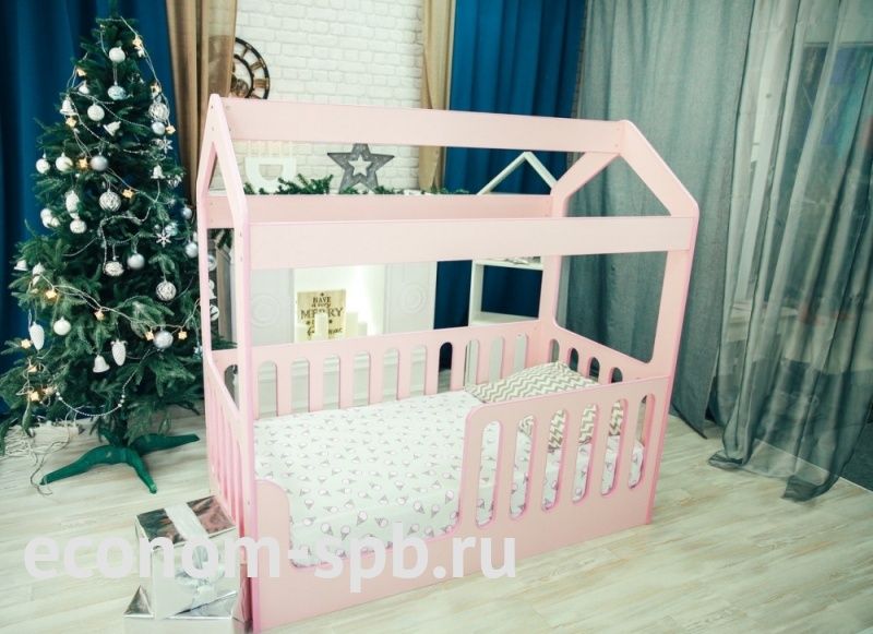Кровать-домик розовая фото